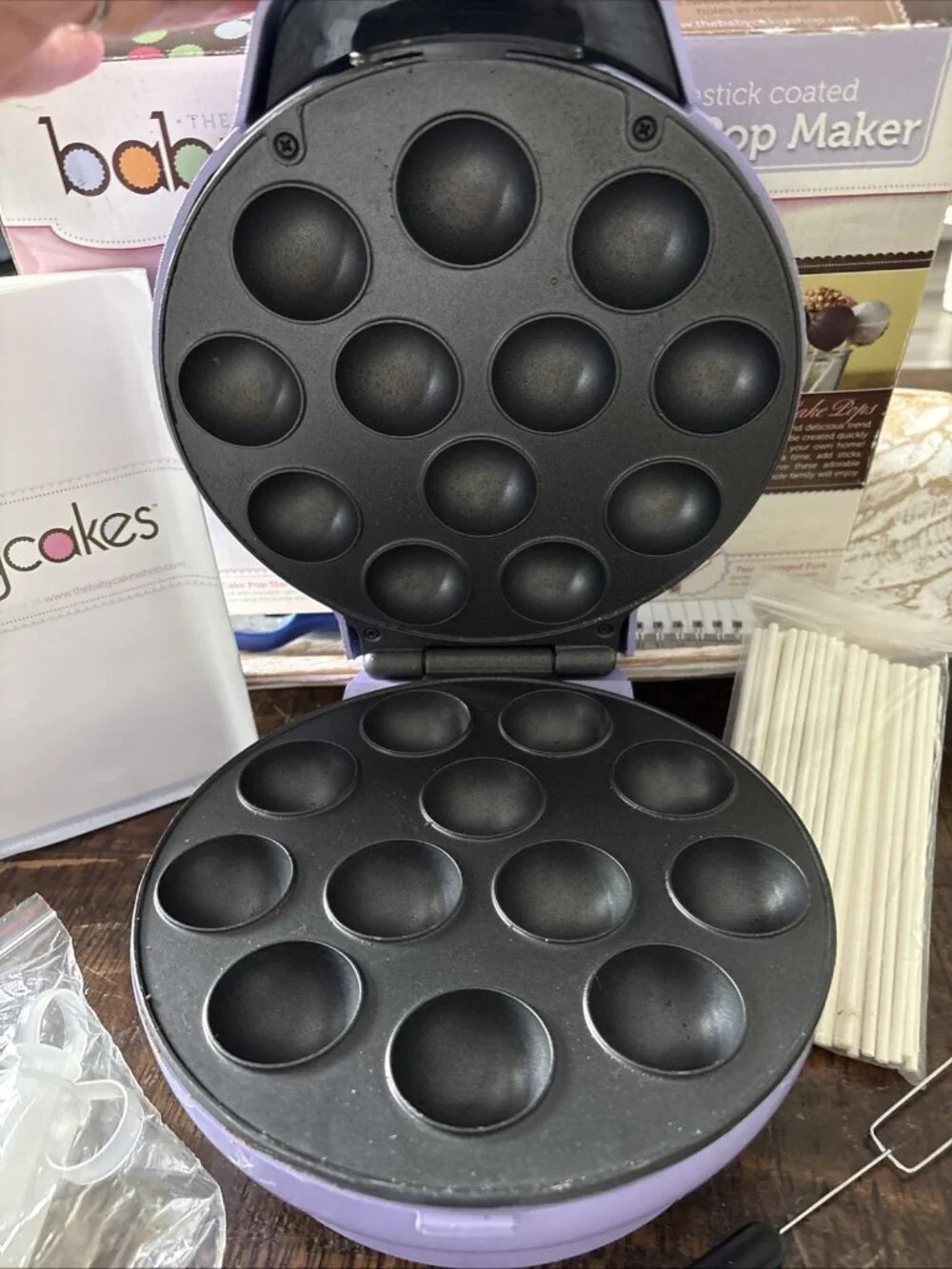 Baby Cakes Cake Pop Maker w/filling Injector, Sticks & 2 Pronged Fork-With Stand